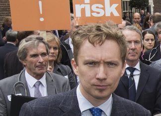 Doctor proposes allowance cut for ‘anti-vaxxers’